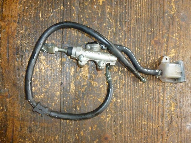 Cylindre de frein arrière Suzuki 600 Bandit 2000-2004 (JS1A8)