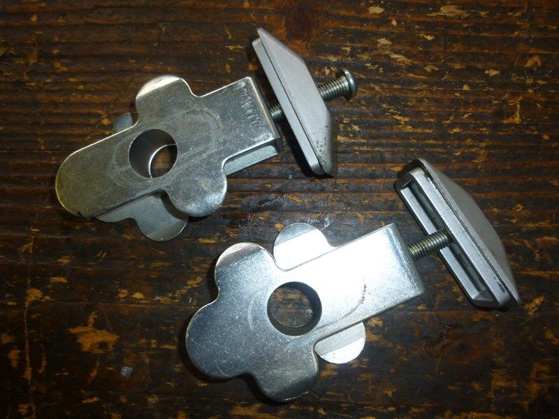 Jeu de 2 tendeurs de chaîne Suzuki 600 Bandit 2000-2004 (JS1A8)