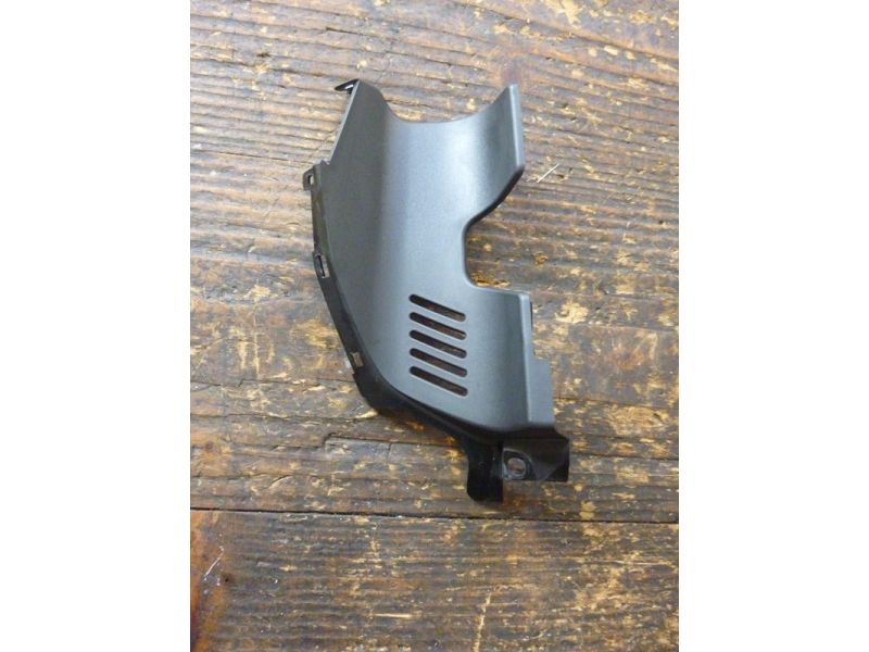 Cache colonne gauche Suzuki 600 GSR 