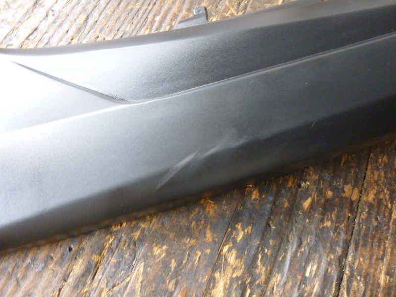 Cache latéral gauche Suzuki 600 GSR