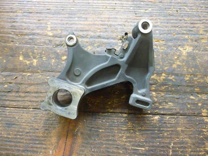 Support d'étrier arrière Suzuki 600 GSR