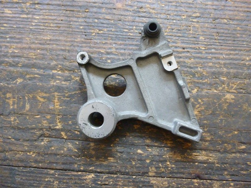 Support d'étrier arrière Honda 600 Hornet (PC34) 1998-02