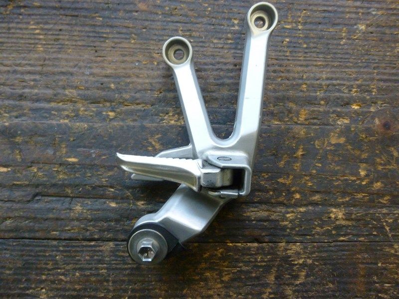 Platine arrière droite Suzuki  SV 650 2003-07