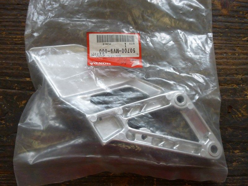 Platine avant gauche Honda 600 CBR (PC25)