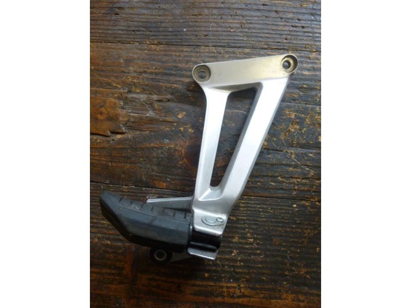 Platine arrière droite Honda 125 CBR 2004-06
