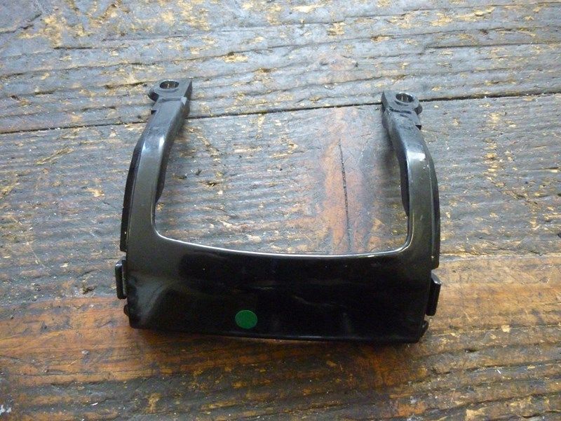 Cache arrière noir sous feu arrière Kawasaki ZZR 600 (ZX600E)