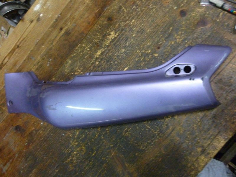 Cache latéral gauche Suzuki 1100 GSXR 1993-94 (GU75D)