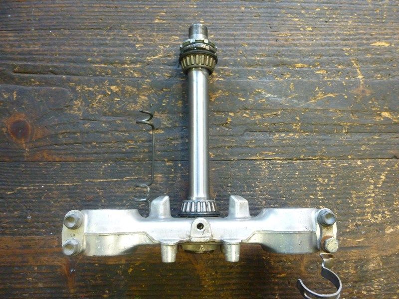 Té inférieur Honda 750 XLV (RD01)