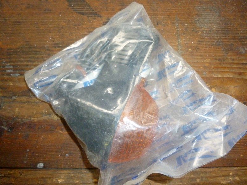 Clignotant avant gauche neuf Suzuki  SV 650 2003-08