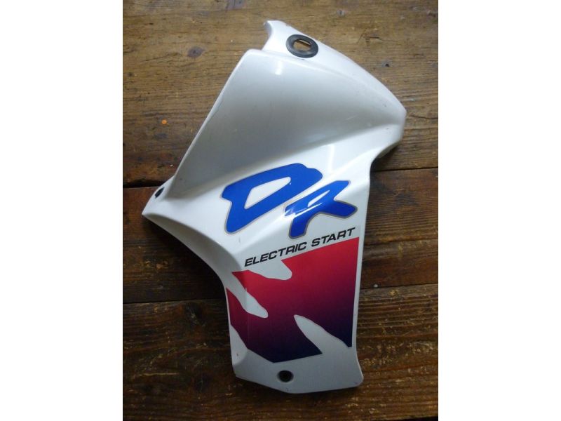 Flanc droit Suzuki 650 DRSE (SP43A)