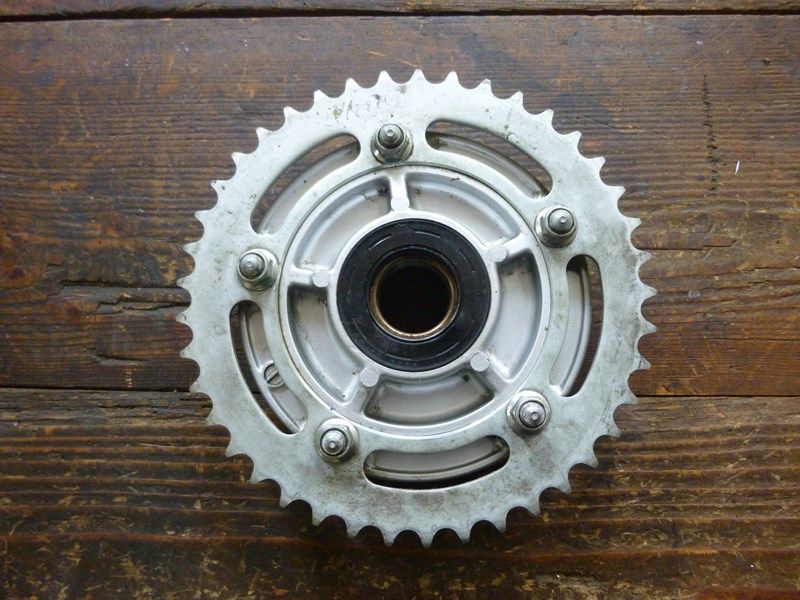 Porte couronne avec couronne Suzuki 600 GSR