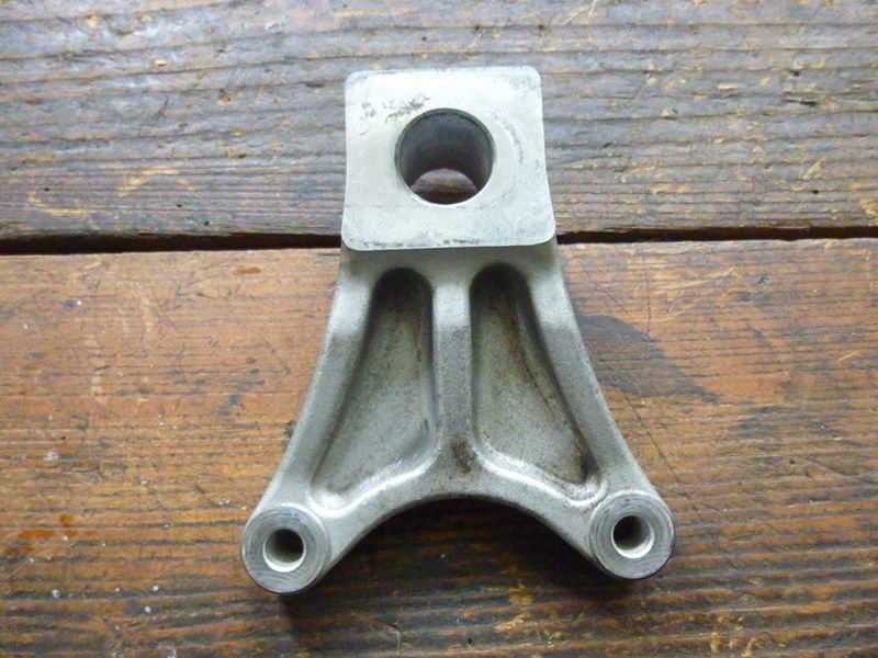Support d'étrier arrière Suzuki 600 Bandit 20000-04 (JS1A8)