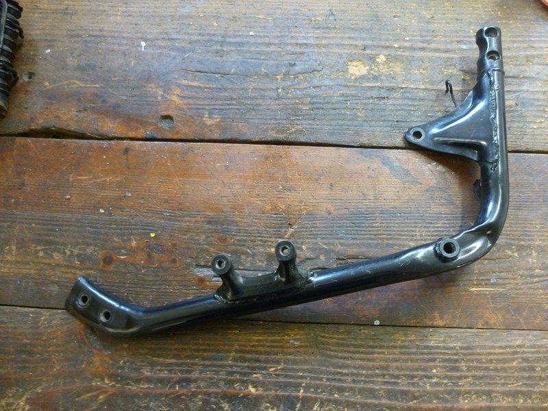 Berceau de cadre inférieur droit Honda VT500C (PC08) 1983-86