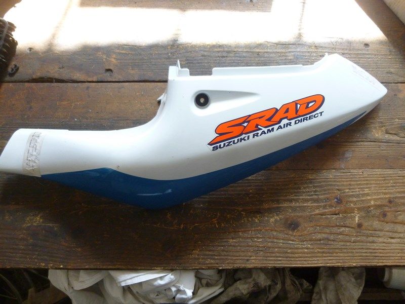 Cache latéral arrière gauche Suzuki 750 GSXR (GR7DD) 1997