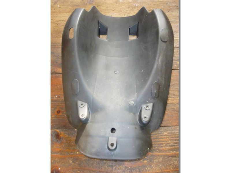 Partie interne de garde boue arrière Ducati 944 ST2