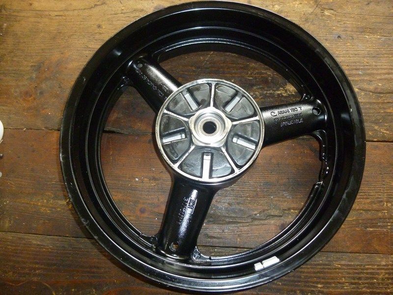 Jante arrière Suzuki 600 Bandit (JS1A8) 2000-2004