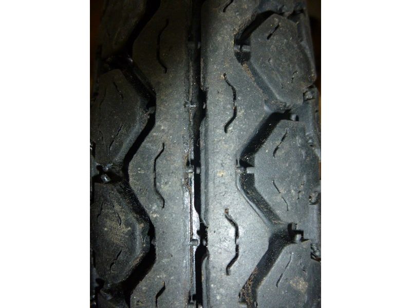 Pneu avant Pirelli Mandrake MT15 80/90 S18 ou  2.5/2.75 S18
