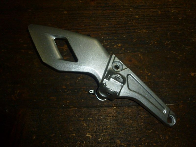 Platine avant droite Honda VFR 1200 FA 2010-2011 (21586-MGE-R)