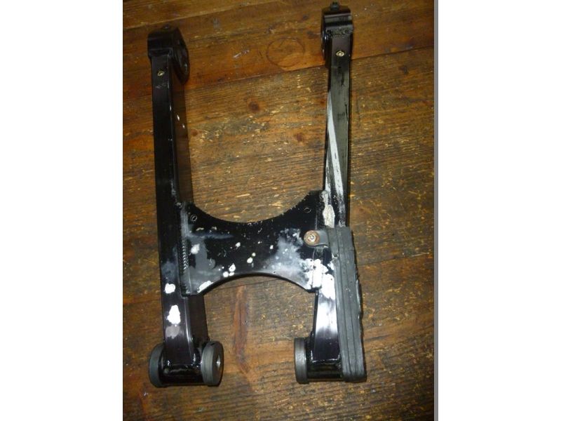Bras oscillant Triumph 1200 Trophy (T345) pour modèles à partir 1998
