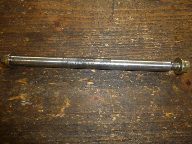 Axe de bras oscillant Triumph 1200 Trophy 1998-2003