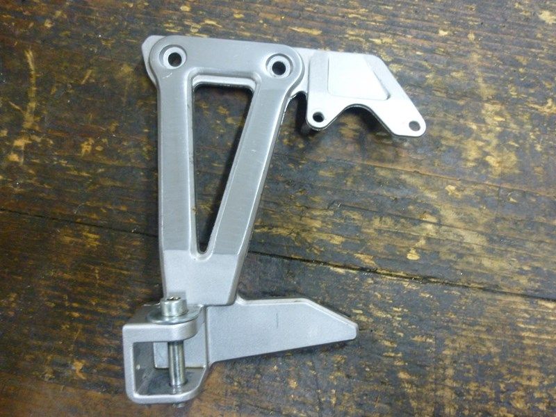 Platine arrière gauche Suzuki GSF 400 Bandit 1991-93 (GK75A)