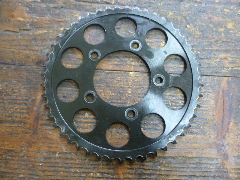 Couronne arrière (47 dents) Suzuki GSF 400 Bandit 1991-93