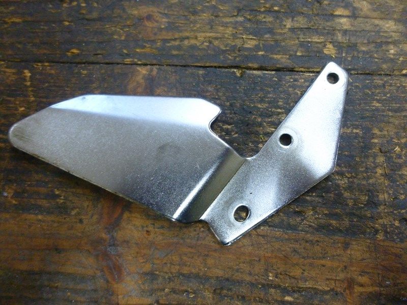Protection de repose pied avant droit Suzuki 500 GSE (GM51A) 1989-99