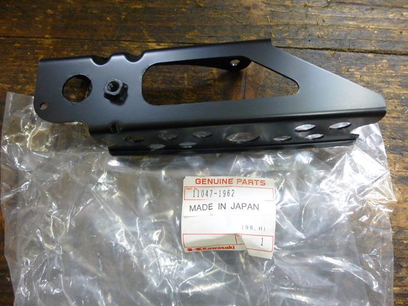 Support serrure de casque Kawasaki ZZR 1100 1993-99 (11047-1962)