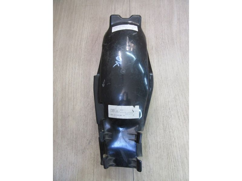 Partie interne de garde boue arrière Honda 125 CM Custom (JC05) 1982-1997 (80101-KB4-0000)