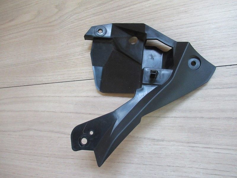 Panneau interne de cache latéral droit Yamaha MT-07 14-17 (1WS-2836L-00)