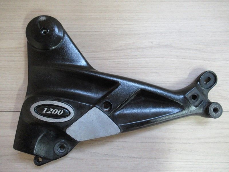 Platine repose-pied gauche Triumph 1200 Trophy 1996-2003 (T2080423)