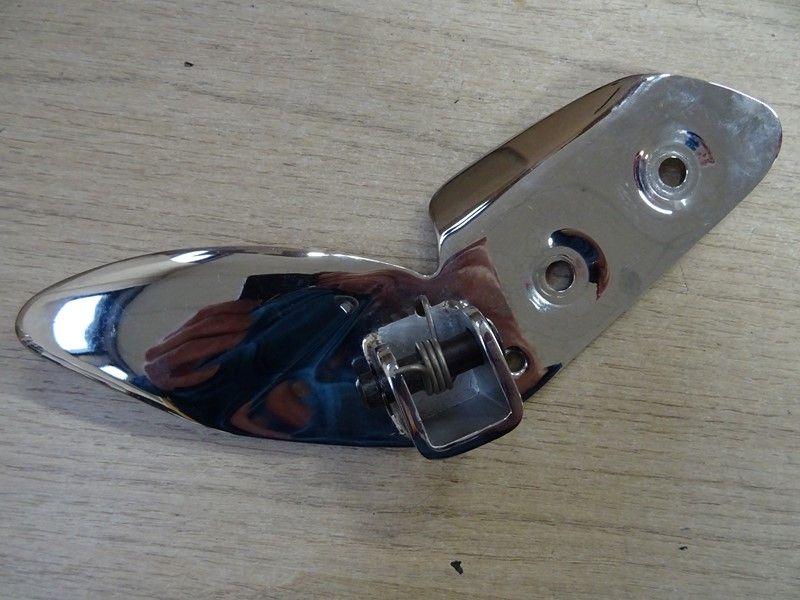Platine pilote de repose pied droit Triumph 800 Bonneville America 2001/2006