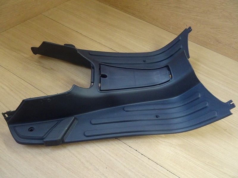 Repose pied central Vespa LX 50 2005/2013 LT 125 2013/2016 (622900000L)