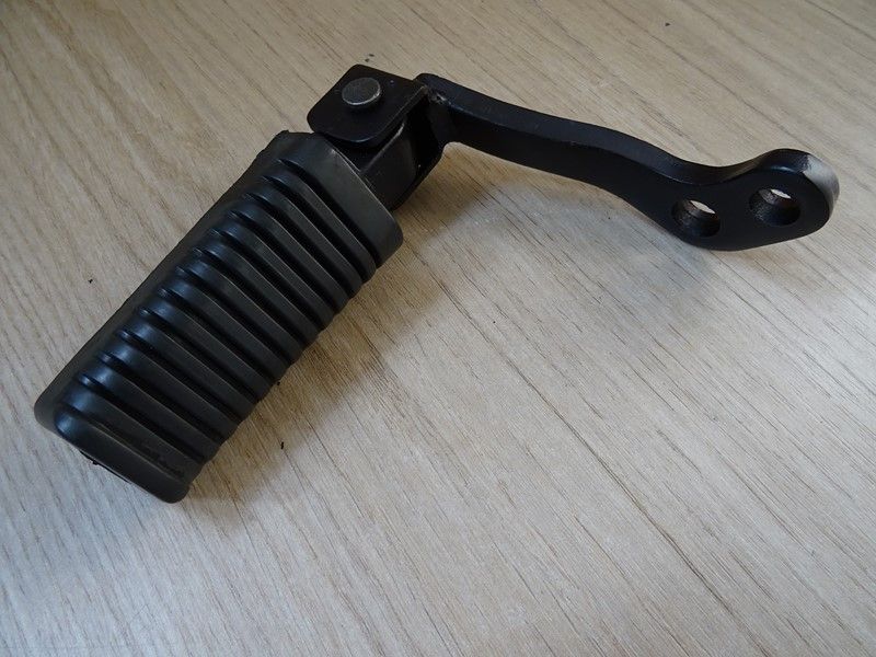 Platine et repose pied avant gauche Mash Fifty Seventy Five Scrambler 2012/2020 (1041400190000)