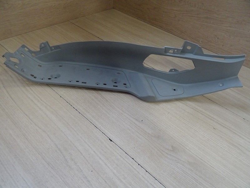 Marche pied gauche Piaggio X8 125 (620992)