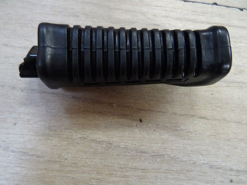 Repose pied arrière droit Hyosung RT 125 Karion 2004/2006 (43600HG5800)