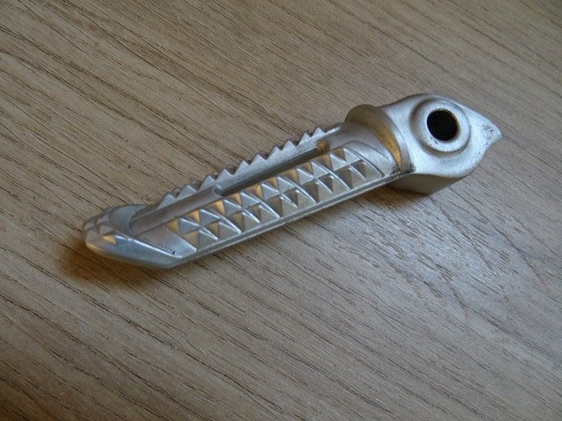 Repose pied passager droit Triumph 765 Street triple R S RS 2020/-