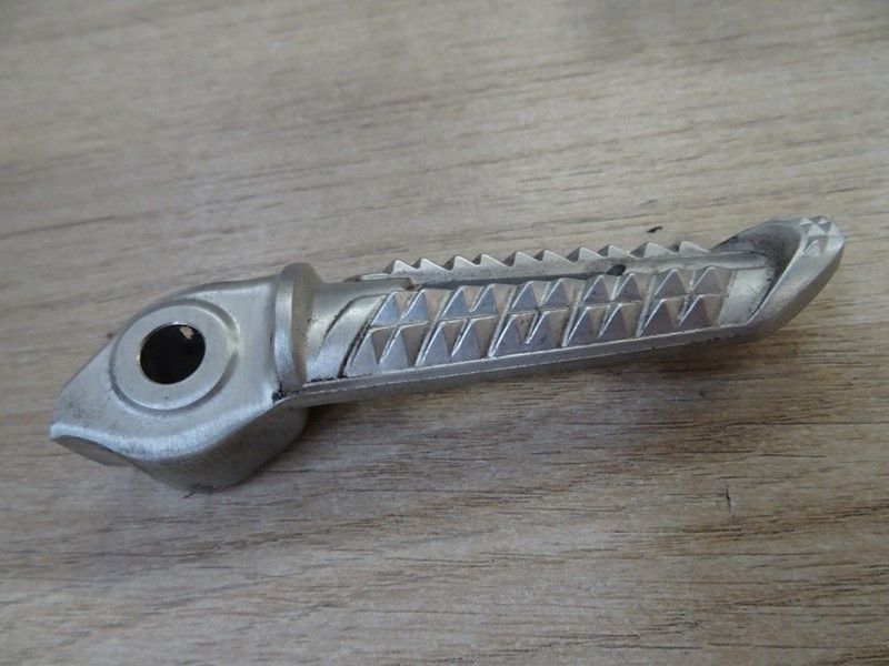 Repose pied passager ar gauche Triumph 765 Street Triple R-S-RS 2020/-