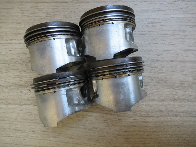 Jeu de 4 pistons Kawasaki ZL 600 Eliminator