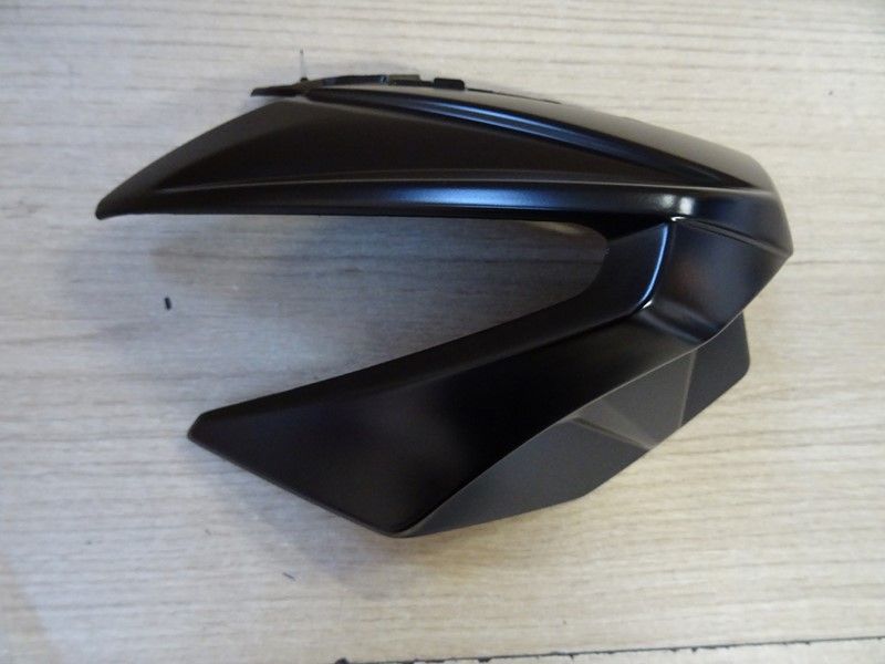 Couvercle gauche de phare Suzuki 125 GSX-S 2018-2020 (51812-23KA0-291)