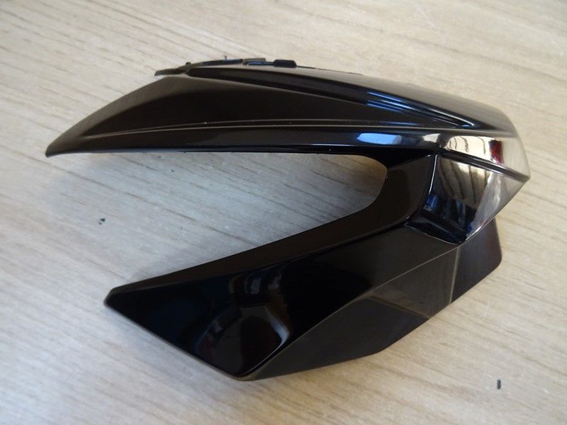 Couvercle gauche de phare Suzuki 125 GSX-S 2019 (51812-23KA0-YVU)