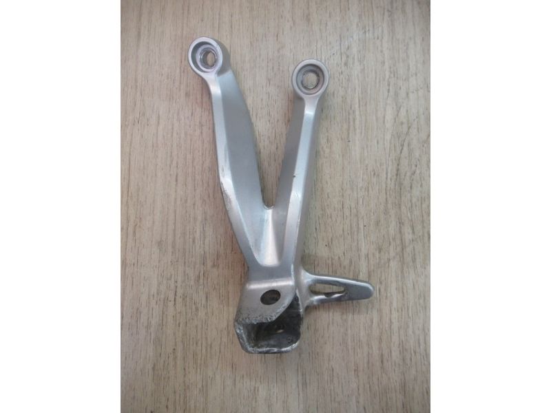 Platine arrière gauche Suzuki 600 et 750 GSXR 2001-2003