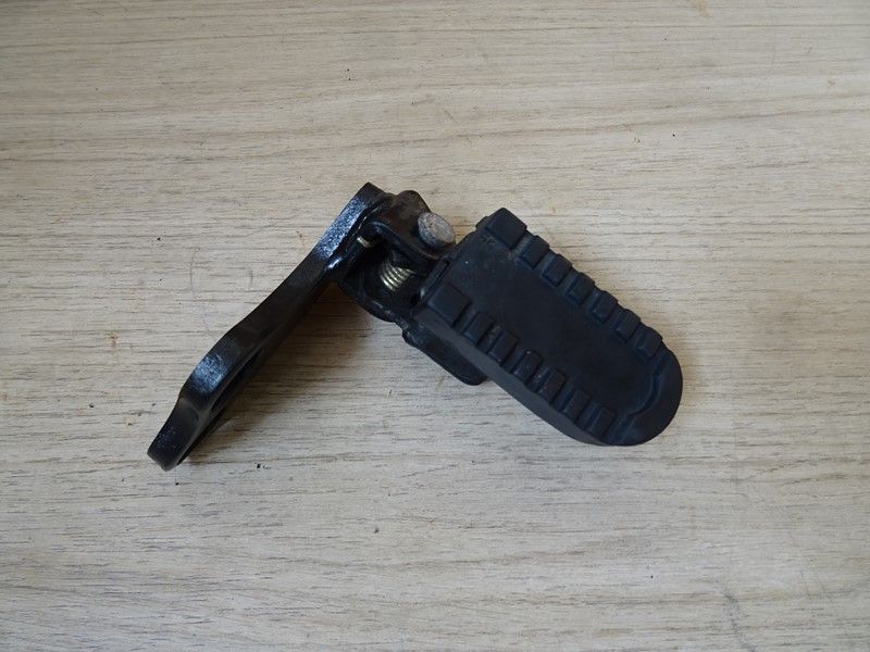 Platine repose pied avant droite Yamaha 125 TW 1999-2003