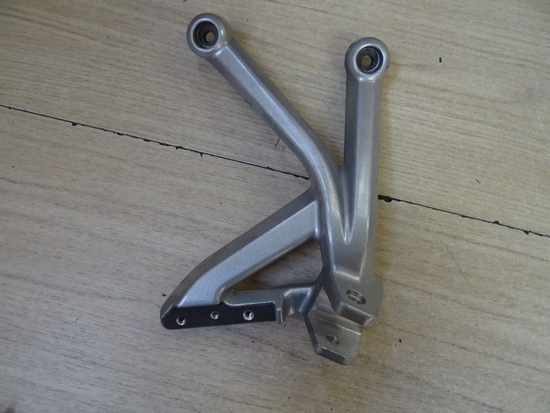 Platine droite repose pied passager Triumph 1200 Tiger Explorer XC 2012/2015 (T2082161)