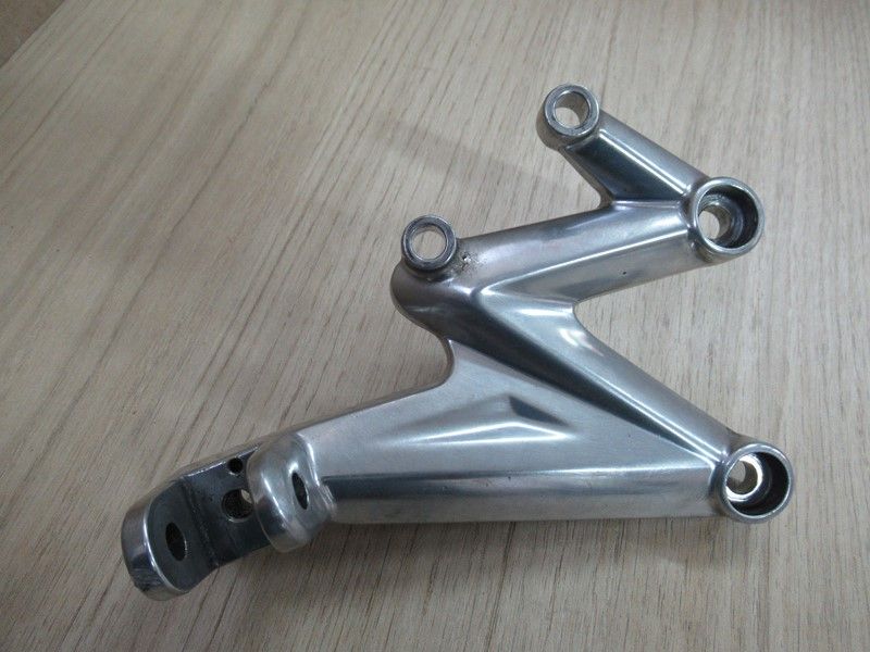 Platine repose pied avant droit Triumph 675 Street Triple 2007-2012