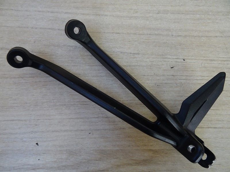 Platine arrière gauche Triumph 765 Street Triple 2020 (T2088156)