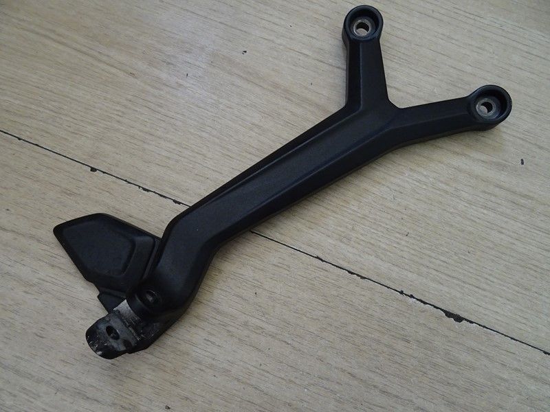 Platine arrière droite Triumph 660 Trident 2021/- (T2086606)
