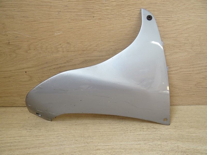 Partie arrière flanc droit Suzuki RF600R 1993/1996 (94472-21E00)