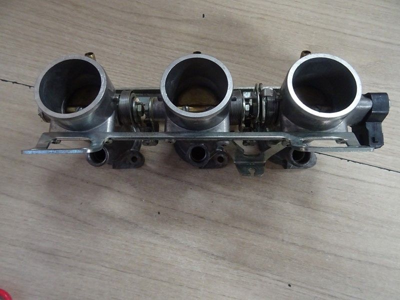 Rampe d'injection Triumph 955 Daytona type T595/T507 1997/1998
