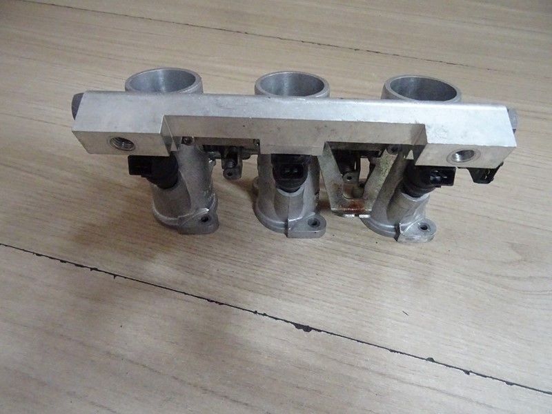 Rampe d'injection Triumph 955 Daytona type T595/T507 1997/1998